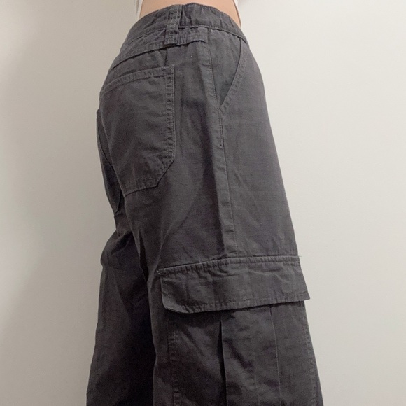 brandy melville low waisted cargo pants
one size, however probably fits 0-4 - Picture 3 of 3